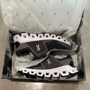 On Cloud Cloudswift Shoes